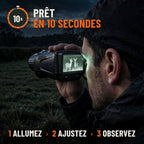 Monoculaire de vision nocturne prêt en 10 secondes : allumez, ajustez, observez. Homme observant une prairie la nuit, écran allumé en infrarouge