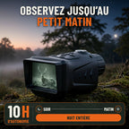 Monoculaire de vision nocturne avec 10 heures d'autonomie : observez jusqu'au petit matin, monoculaire posé sur une souche moussue, écran allumé